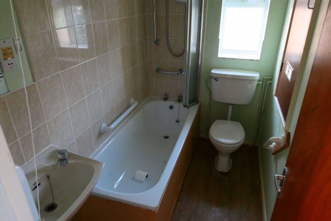 3 Orchard Leaze, Christian Malford, near Chippenham, Wiltshire, SN15 4BJ
 9