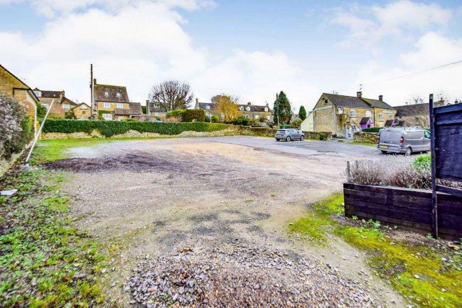 The Old Neighbourhood Inn, Midway, Chalford Hill, Stroud GL6 8EN 4