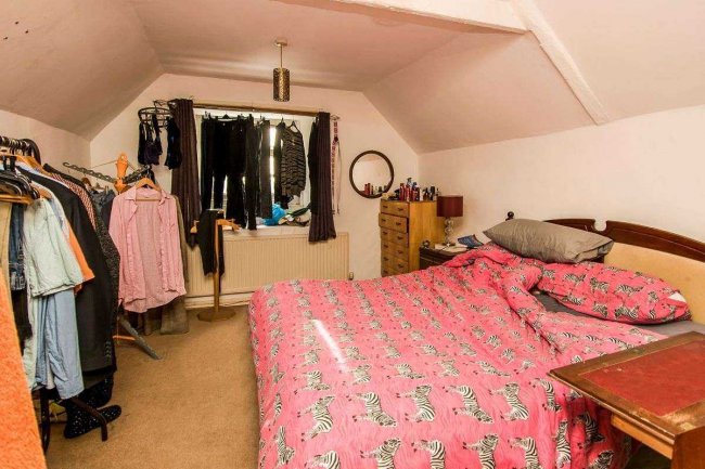 The Old Neighbourhood Inn, Midway, Chalford Hill, Stroud GL6 8EN 4