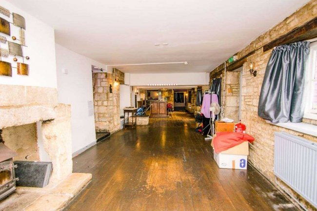 The Old Neighbourhood Inn, Midway, Chalford Hill, Stroud GL6 8EN 4