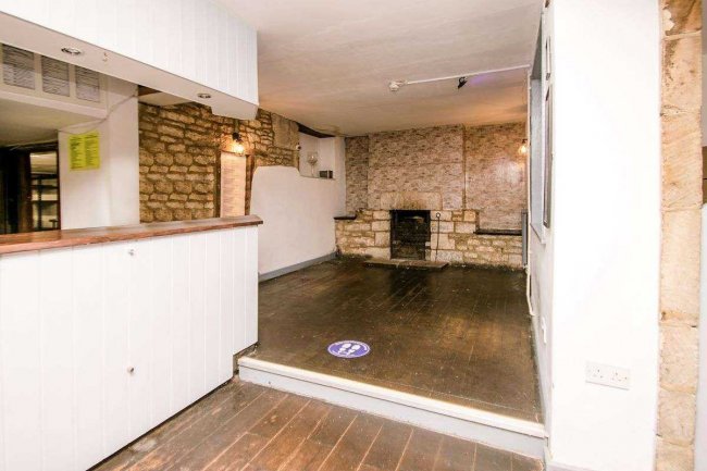 The Old Neighbourhood Inn, Midway, Chalford Hill, Stroud GL6 8EN 4