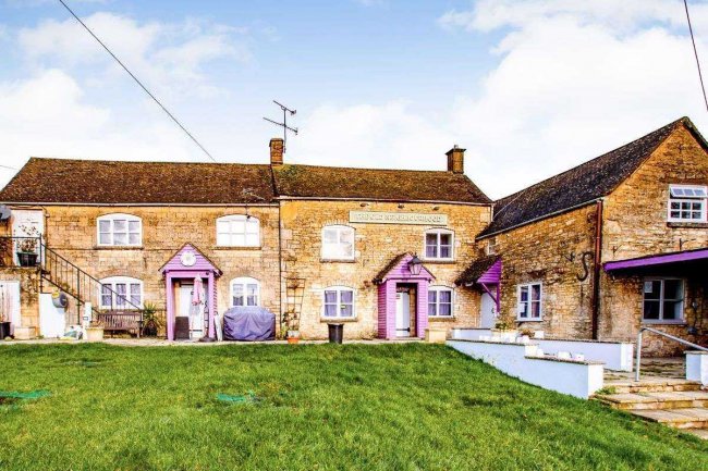 The Old Neighbourhood Inn, Midway, Chalford Hill, Stroud GL6 8EN 4
