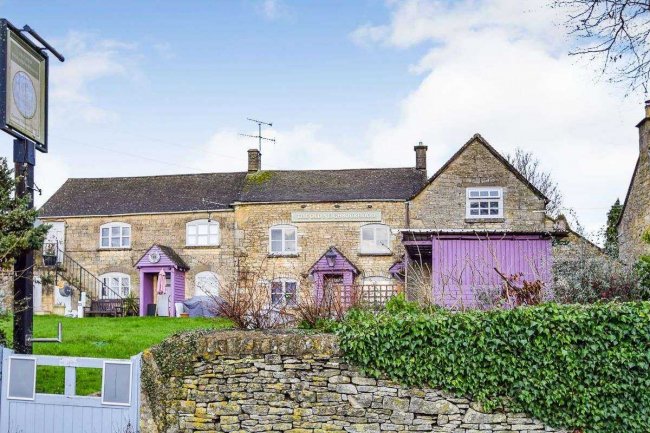 The Old Neighbourhood Inn, Midway, Chalford Hill, Stroud GL6 8EN 4