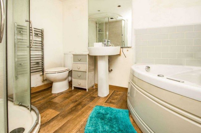 The Old Neighbourhood Inn, Midway, Chalford Hill, Stroud GL6 8EN 4