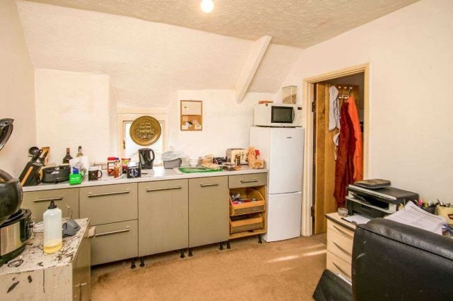 The Old Neighbourhood Inn, Midway, Chalford Hill, Stroud GL6 8EN 4