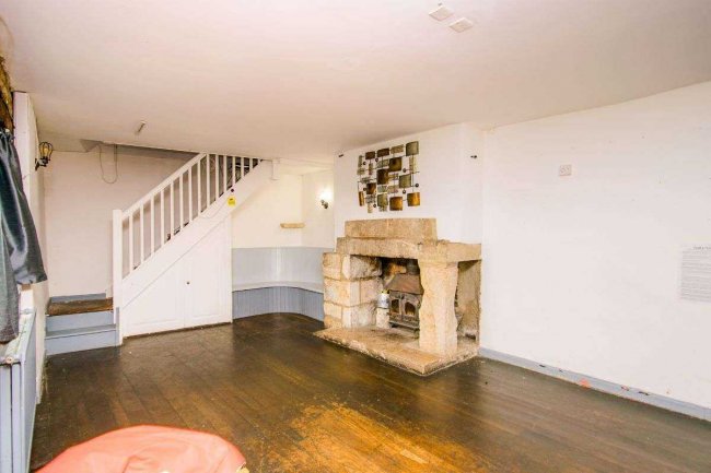 The Old Neighbourhood Inn, Midway, Chalford Hill, Stroud GL6 8EN 4