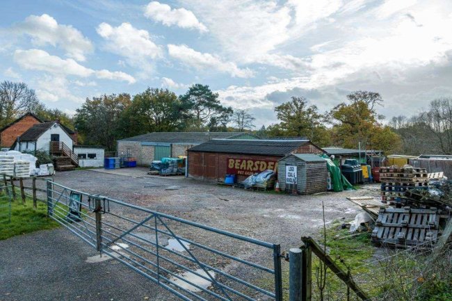 Kings Farm, Dorking Road, Kingsfold, RH12 3SA  5