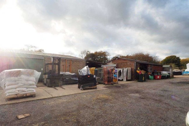 Kings Farm, Dorking Road, Kingsfold, RH12 3SA  5