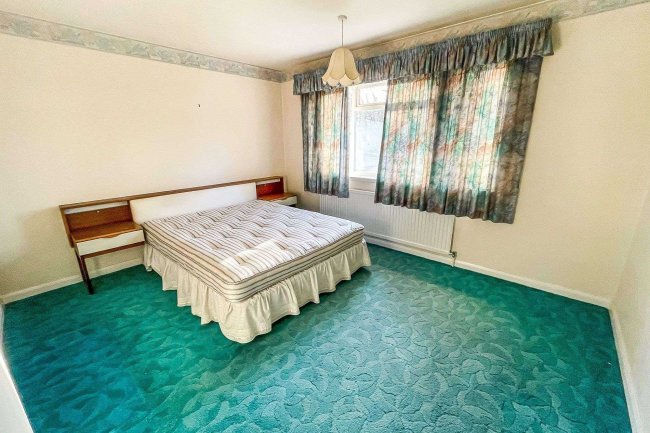 2 Kilmington Close, Hutton, Brentwood, CM13 2JZ
 9