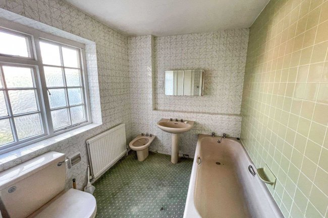 2 Kilmington Close, Hutton, Brentwood, CM13 2JZ
 9