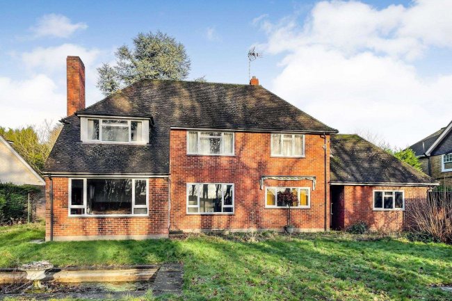 2 Kilmington Close, Hutton, Brentwood, CM13 2JZ
 9