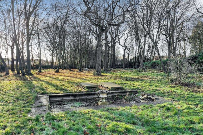 2 Kilmington Close, Hutton, Brentwood, CM13 2JZ
 9