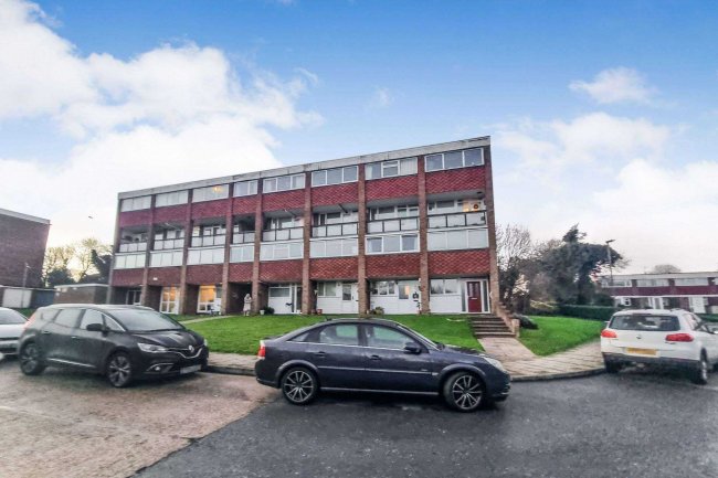 38a Edgewood Drive, Orpington, BR6 6LQ
 2