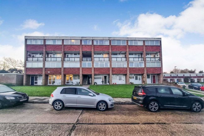 38a Edgewood Drive, Orpington, BR6 6LQ
 2