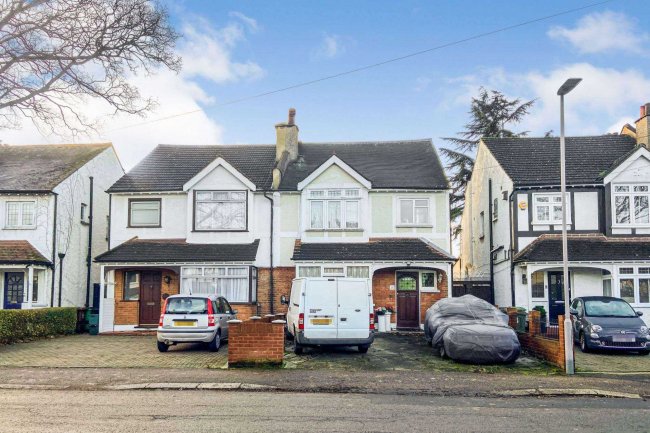 16 Osmond Gardens, Wallington, SM6 8SU
 8