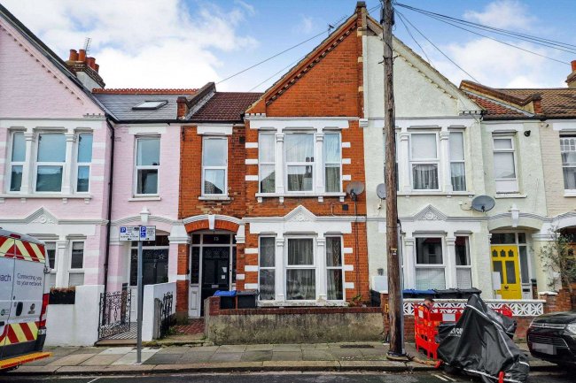 13 Thirsk Road, Mitcham, CR4 2BL
 10