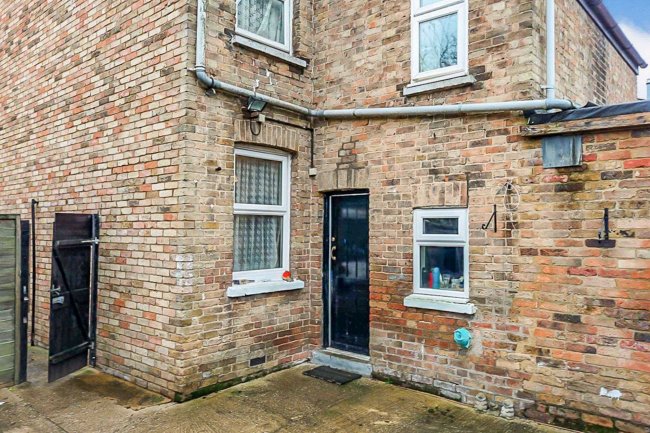 39 Albany Road, Old Windsor, Windsor, Berkshire, SL4 2QD
 2