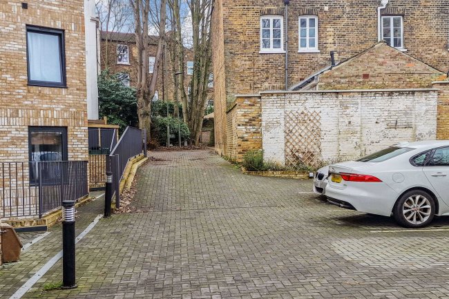 Alma Yard, Alma Place, Crystal Place, London, SE19 2TB
 2