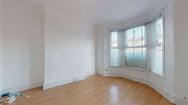 128 Empress Avenue, Ilford, Essex, IG1 3DF 8