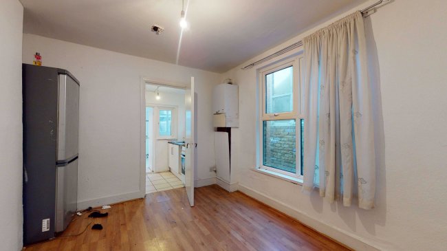 128 Empress Avenue, Ilford, Essex, IG1 3DF 8