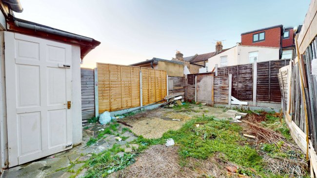 128 Empress Avenue, Ilford, Essex, IG1 3DF 8