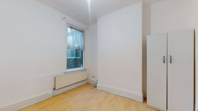 128 Empress Avenue, Ilford, Essex, IG1 3DF 8