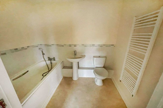 Flat 24, The Academy, Holly Street, Luton, LU1 3DD
 7