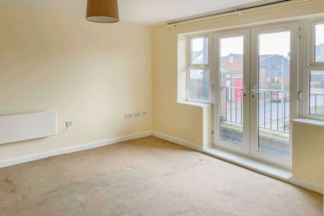 Flat 24, The Academy, Holly Street, Luton, LU1 3DD
 7