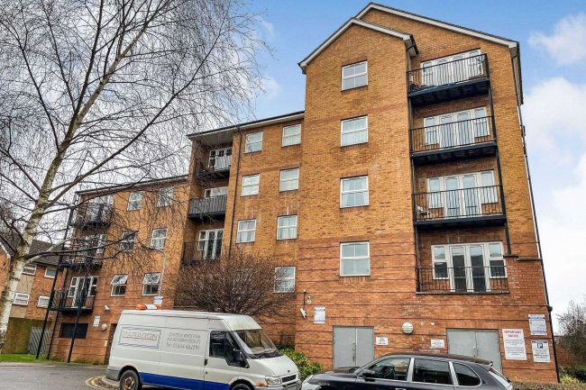 Flat 24, The Academy, Holly Street, Luton, LU1 3DD
 7