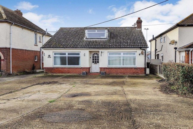 Ivydene, 133 Harwich Road, Little Oakley, Harwich, CO12 5EB
 5