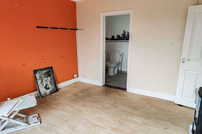 Ivydene, 133 Harwich Road, Little Oakley, Harwich, CO12 5EB
 5