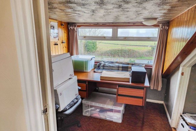 Ivydene, 133 Harwich Road, Little Oakley, Harwich, CO12 5EB
 5