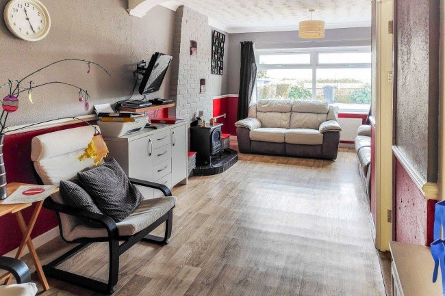 Ivydene, 133 Harwich Road, Little Oakley, Harwich, CO12 5EB
 5