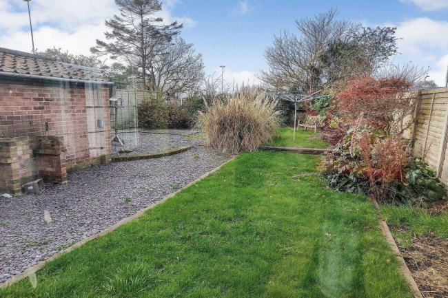 Ivydene, 133 Harwich Road, Little Oakley, Harwich, CO12 5EB
 5