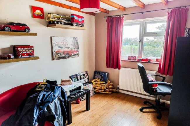 Ivydene, 133 Harwich Road, Little Oakley, Harwich, CO12 5EB
 5