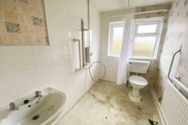 3 Moyne Road, Sawtry, Huntingdon PE28 5TN 
 6