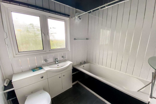 4 Hill Top Cottages, Alconbury Hill, Alconbury Weston, Huntingdon, PE28 4JG
 5