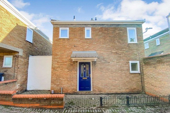 9 Lavender Court, Huntingdon, Cambridgeshire, PE29 1GD
 3