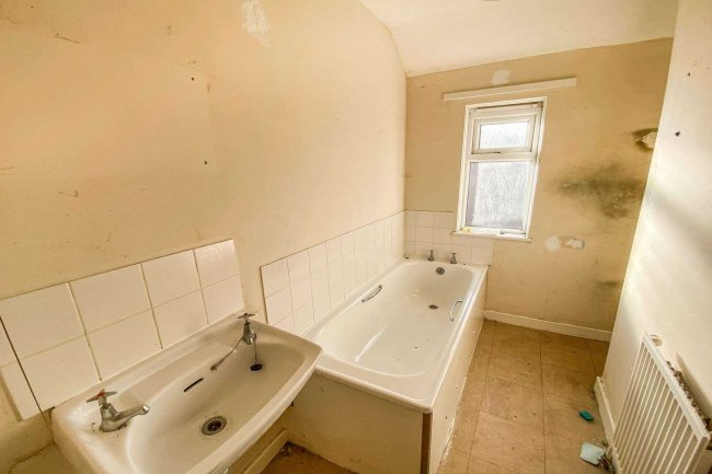 34 Priory Road, Huntingdon, Cambridgeshire, PE29 1JP
 6