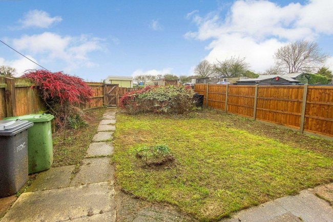 64 Fenton Road, Warboys, Huntingdon, Cambridgeshire, PE28 2SL
 1