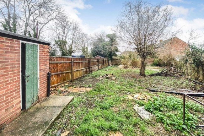 18 Harris Lane, Wistow, Huntingdon, Cambridgeshire, PE28 2QG
 3