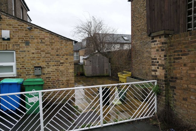 2 Essex Road, Dartford, Kent, DA1 2AU
 6