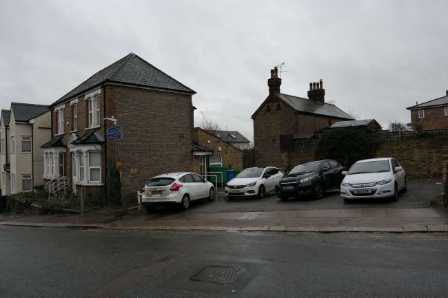 2 Essex Road, Dartford, Kent, DA1 2AU
 6