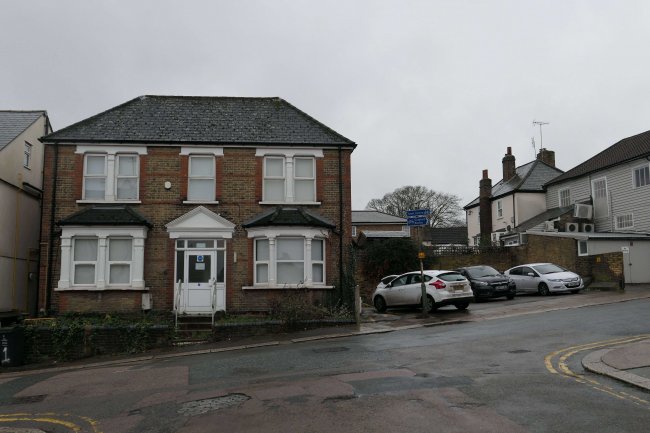 2 Essex Road, Dartford, Kent, DA1 2AU
 6