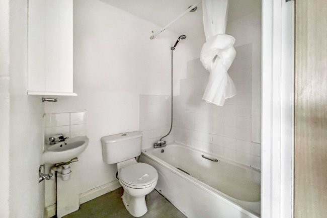 Flat 9 Wilton Exchange, Elm Grove, Pelham Road, Southsea, PO5 3DG
 1