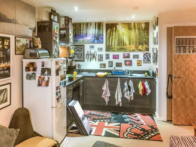 12 Micklegate House, Pontefract, West Riding WF8 1PD
 10