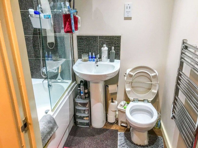 12 Micklegate House, Pontefract, West Riding WF8 1PD
 10