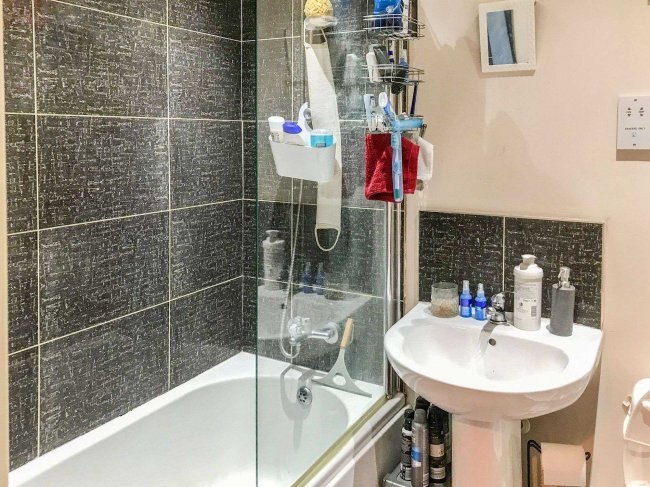 12 Micklegate House, Pontefract, West Riding WF8 1PD
 10