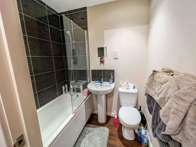 22 Micklegate House, Pontefract, West Riding WF8 1PD
 1