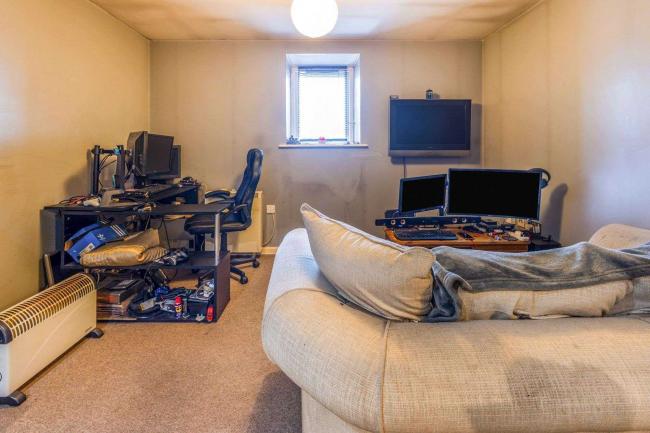 2 Micklegate House, Pontefract, West Riding WF8 1PD
 4